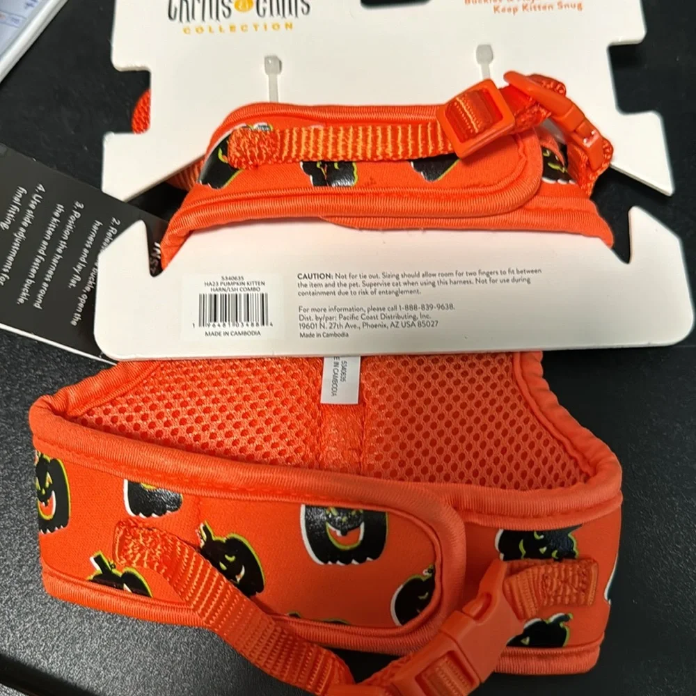 Cat Halloween harness and leash